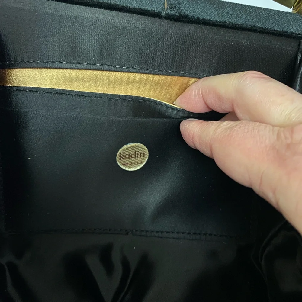 Antique Vintage Purse in black velvet - Picture 2 of 10
